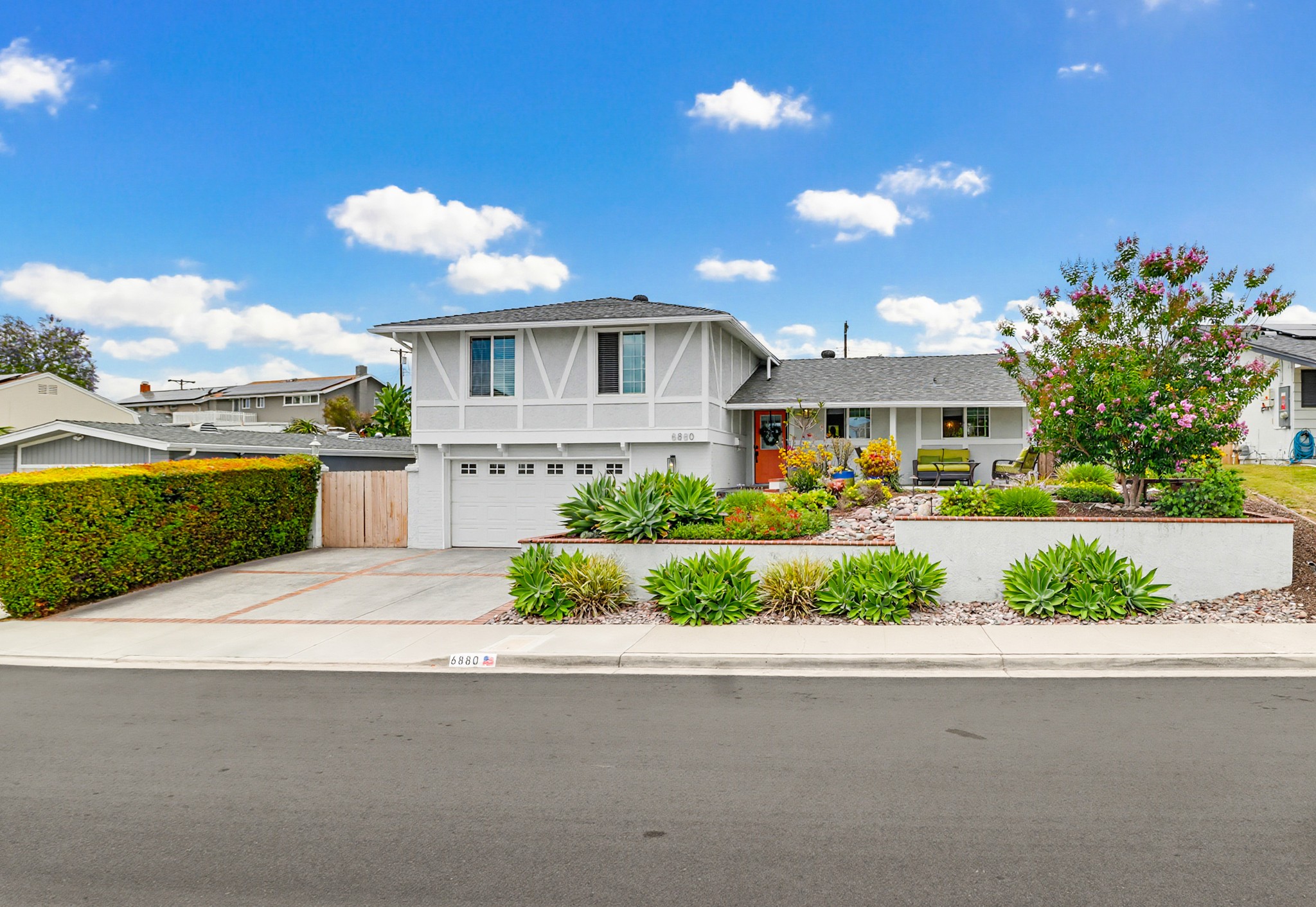 Virtual tour photo 1 of 39 for 6880 Wallsey Dr