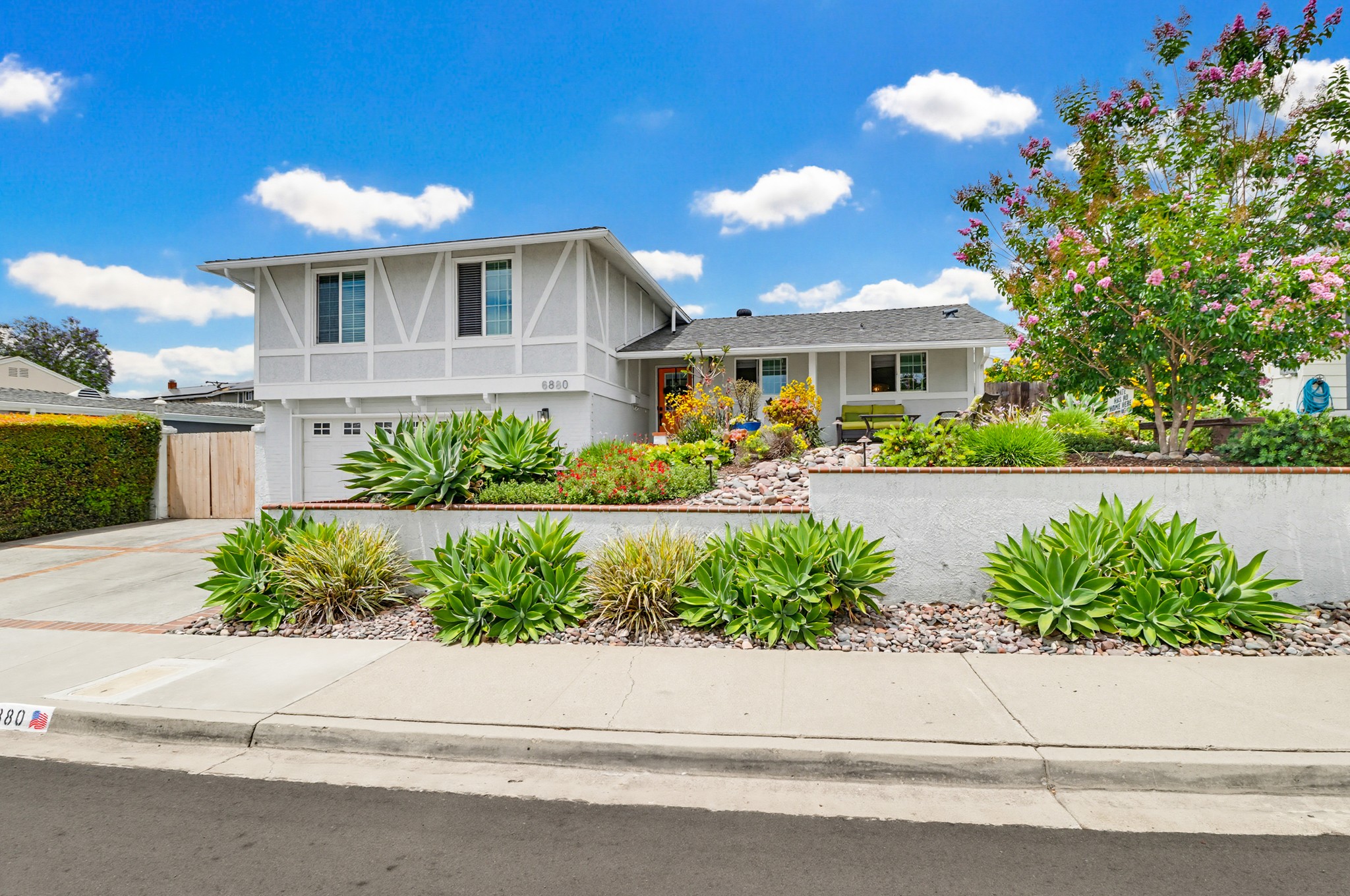 Virtual tour photo 3 of 39 for 6880 Wallsey Dr
