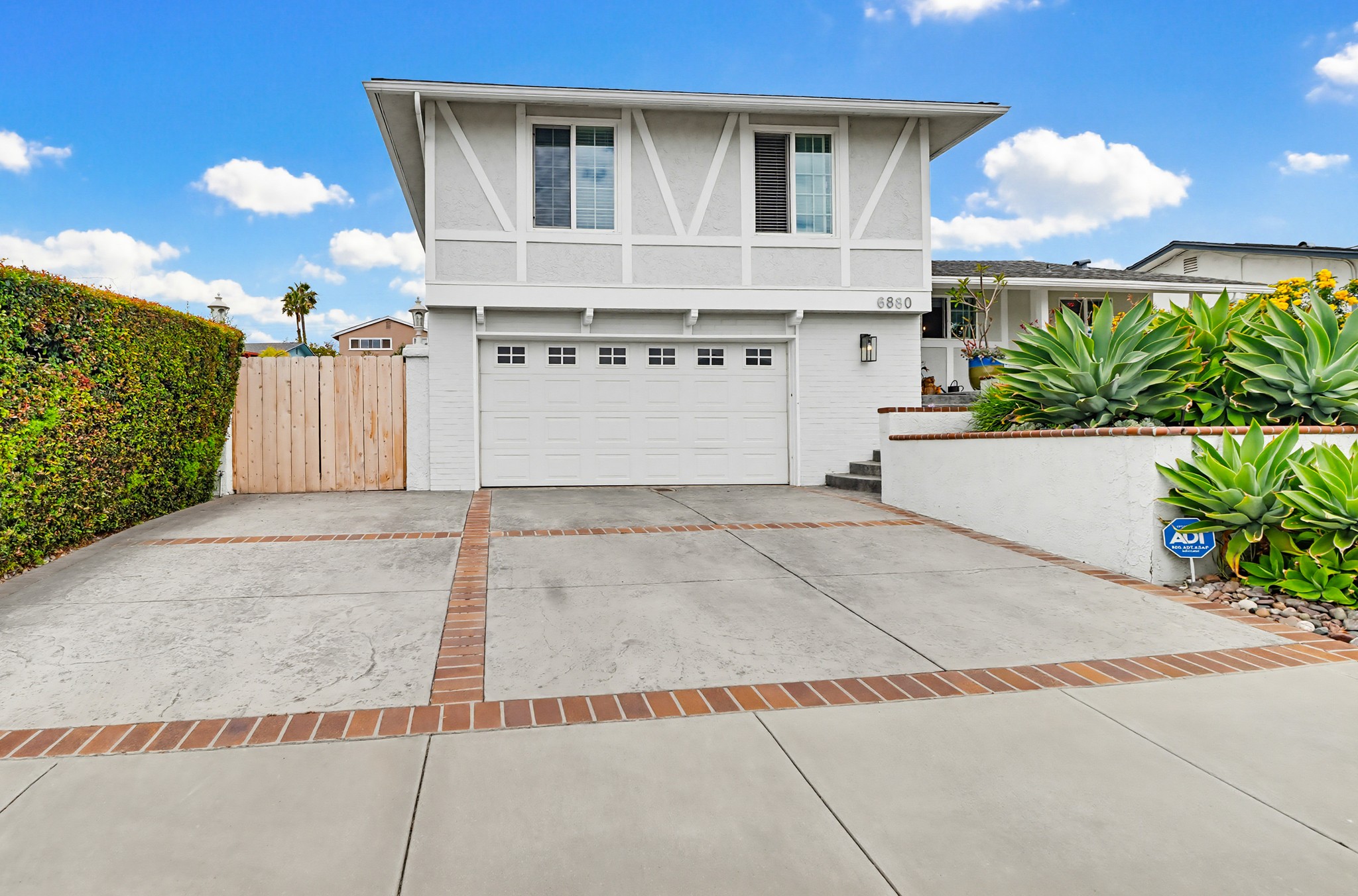 Virtual tour photo 5 of 39 for 6880 Wallsey Dr