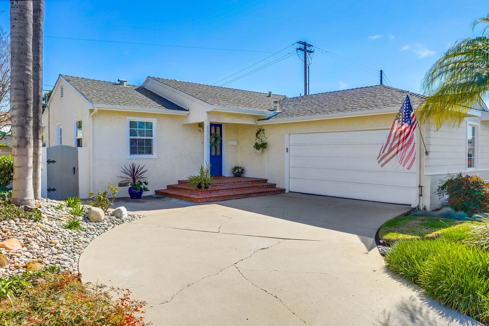 Virtual tour photo 3 of 38 for 6909 Glenroy St