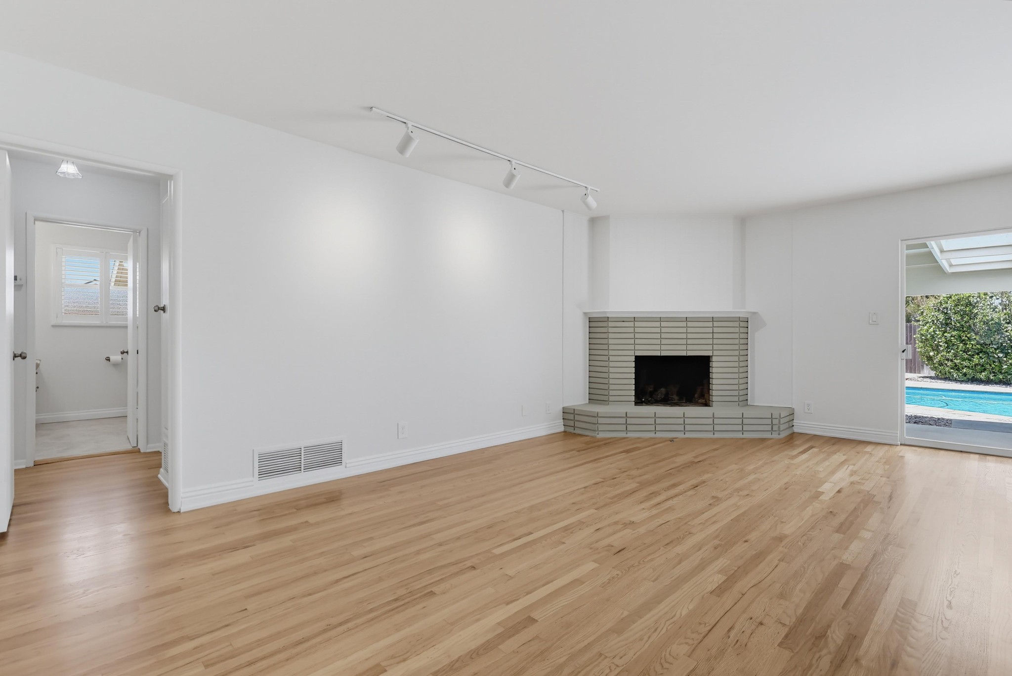 Virtual tour photo 9 of 93 for 6911 E Septimo St