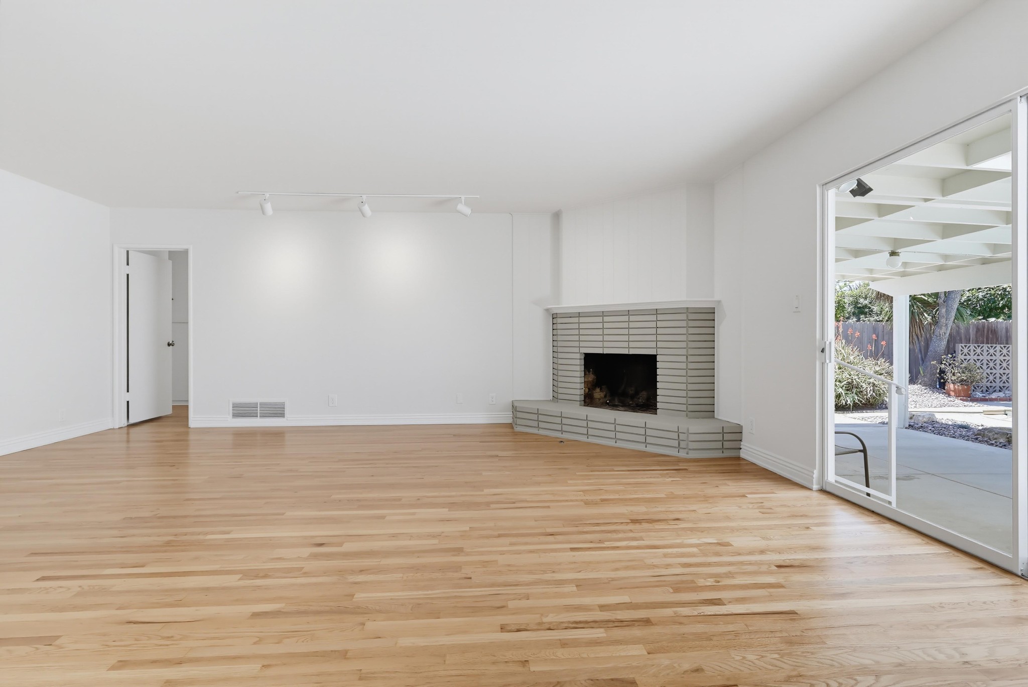 Virtual tour photo 18 of 93 for 6911 E Septimo St
