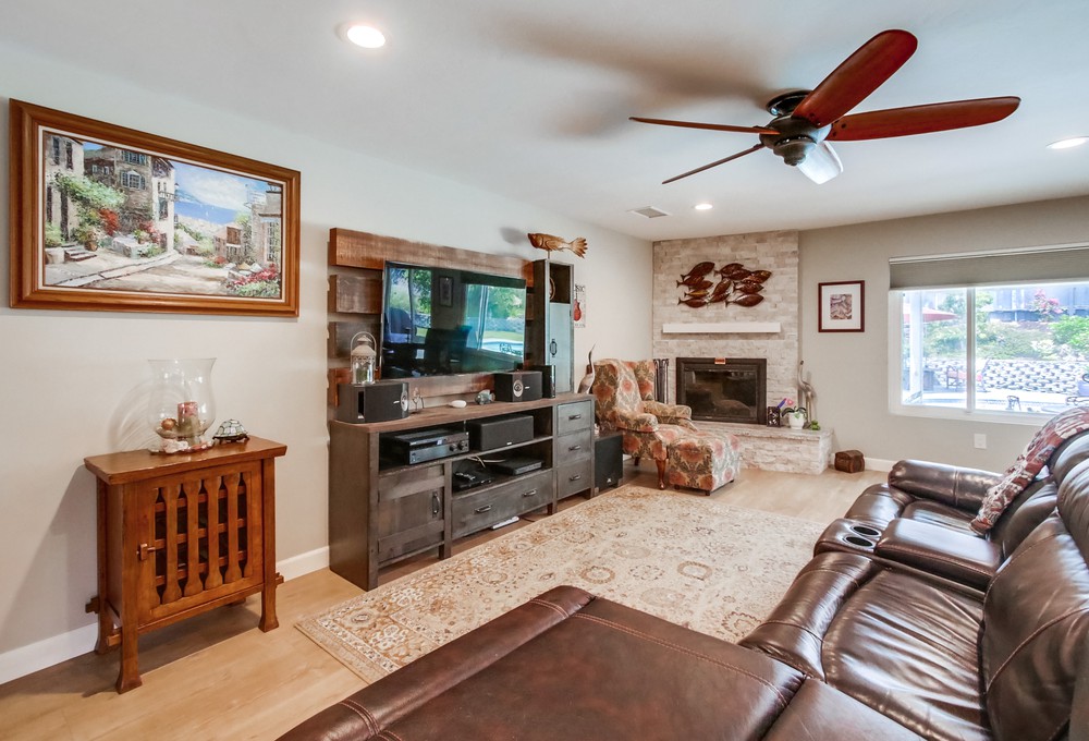 Virtual tour photo 6 of 40 for 6916 Cowles Mountain Blvd
