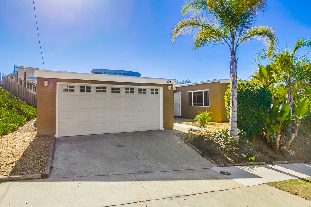 Virtual tour photo 5 of 55 for 6921 Beagle St