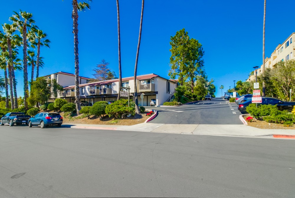 Virtual tour photo 1 of 35 for 6930 Hyde Park Dr #105