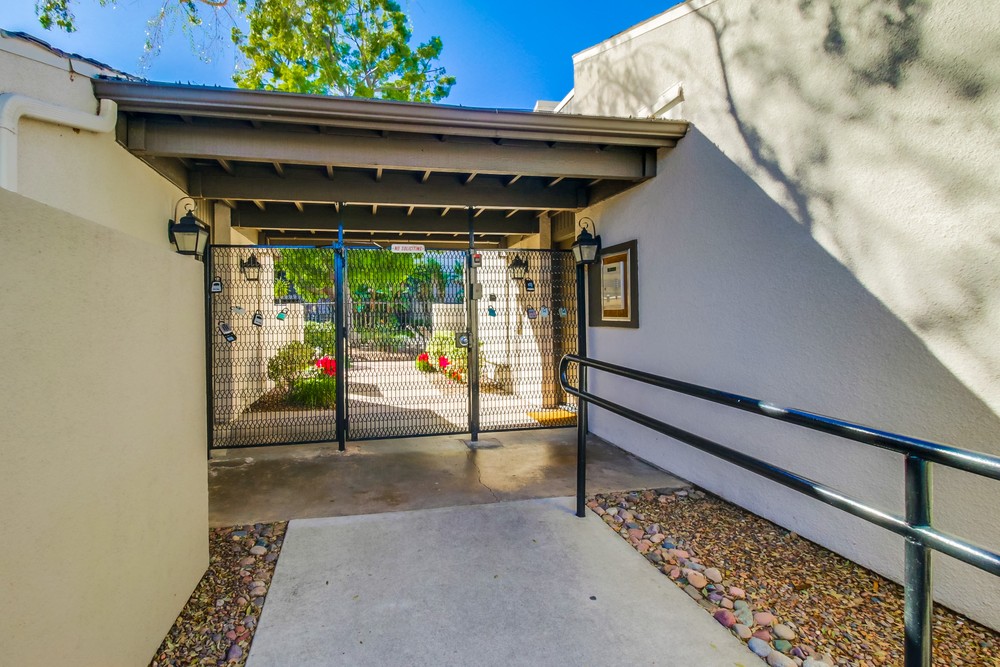 Virtual tour photo 5 of 35 for 6930 Hyde Park Dr #105