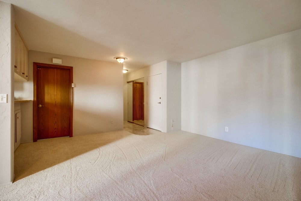 Virtual tour photo 10 of 35 for 6930 Hyde Park Dr #105