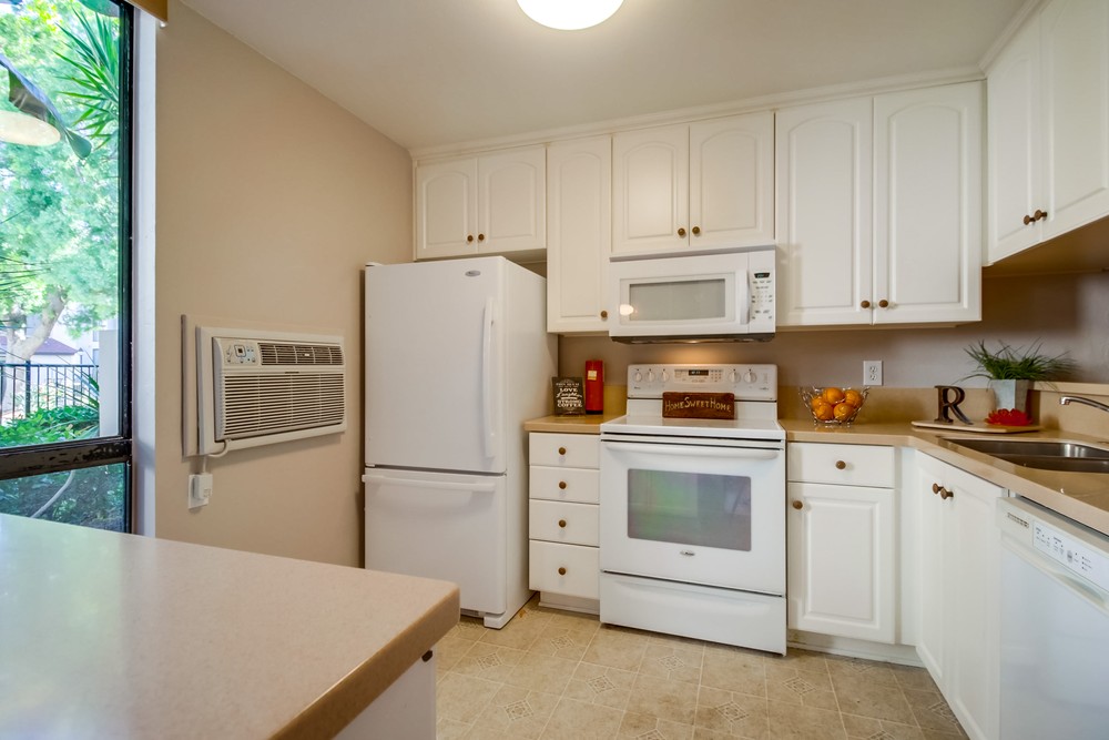 Virtual tour photo 12 of 35 for 6930 Hyde Park Dr #105