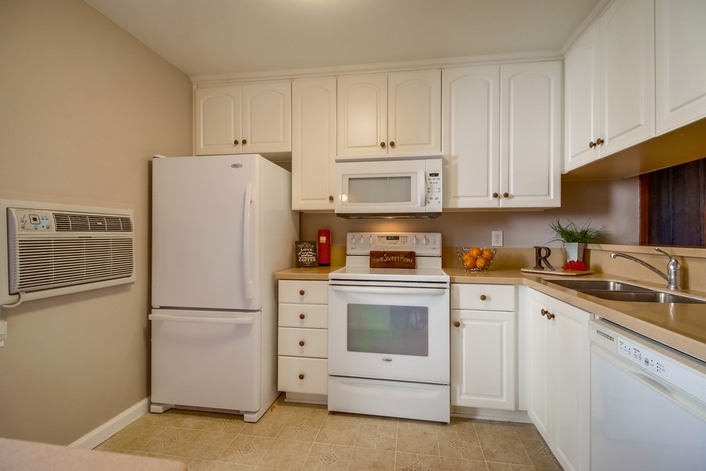 Virtual tour photo 13 of 35 for 6930 Hyde Park Dr #105