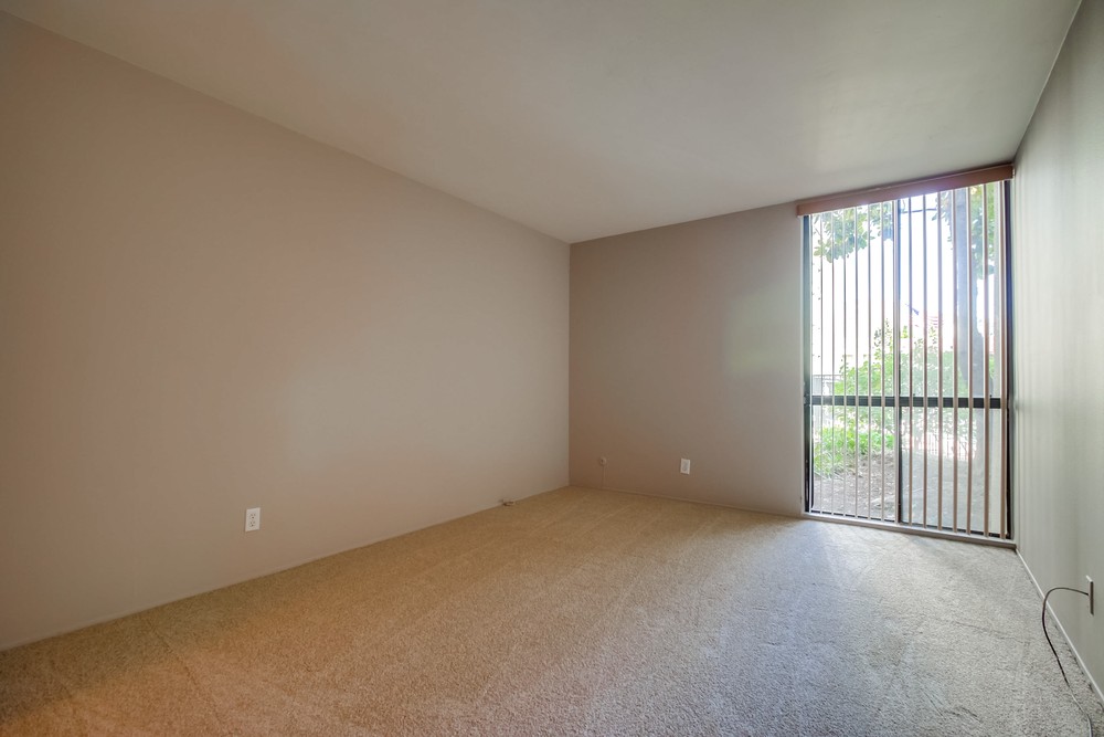 Virtual tour photo 16 of 35 for 6930 Hyde Park Dr #105