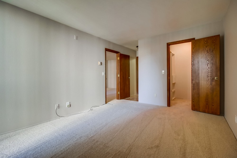 Virtual tour photo 18 of 35 for 6930 Hyde Park Dr #105