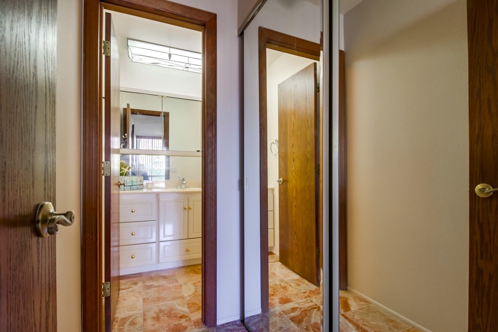 Virtual tour photo 21 of 35 for 6930 Hyde Park Dr #105
