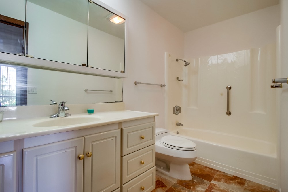 Virtual tour photo 22 of 35 for 6930 Hyde Park Dr #105