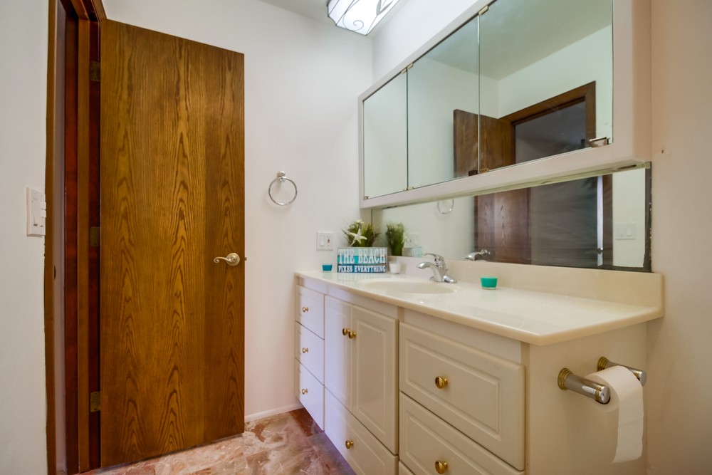 Virtual tour photo 23 of 35 for 6930 Hyde Park Dr #105