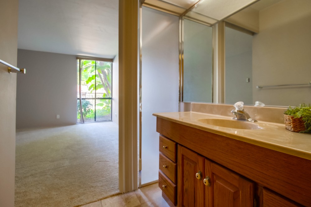 Virtual tour photo 28 of 35 for 6930 Hyde Park Dr #105