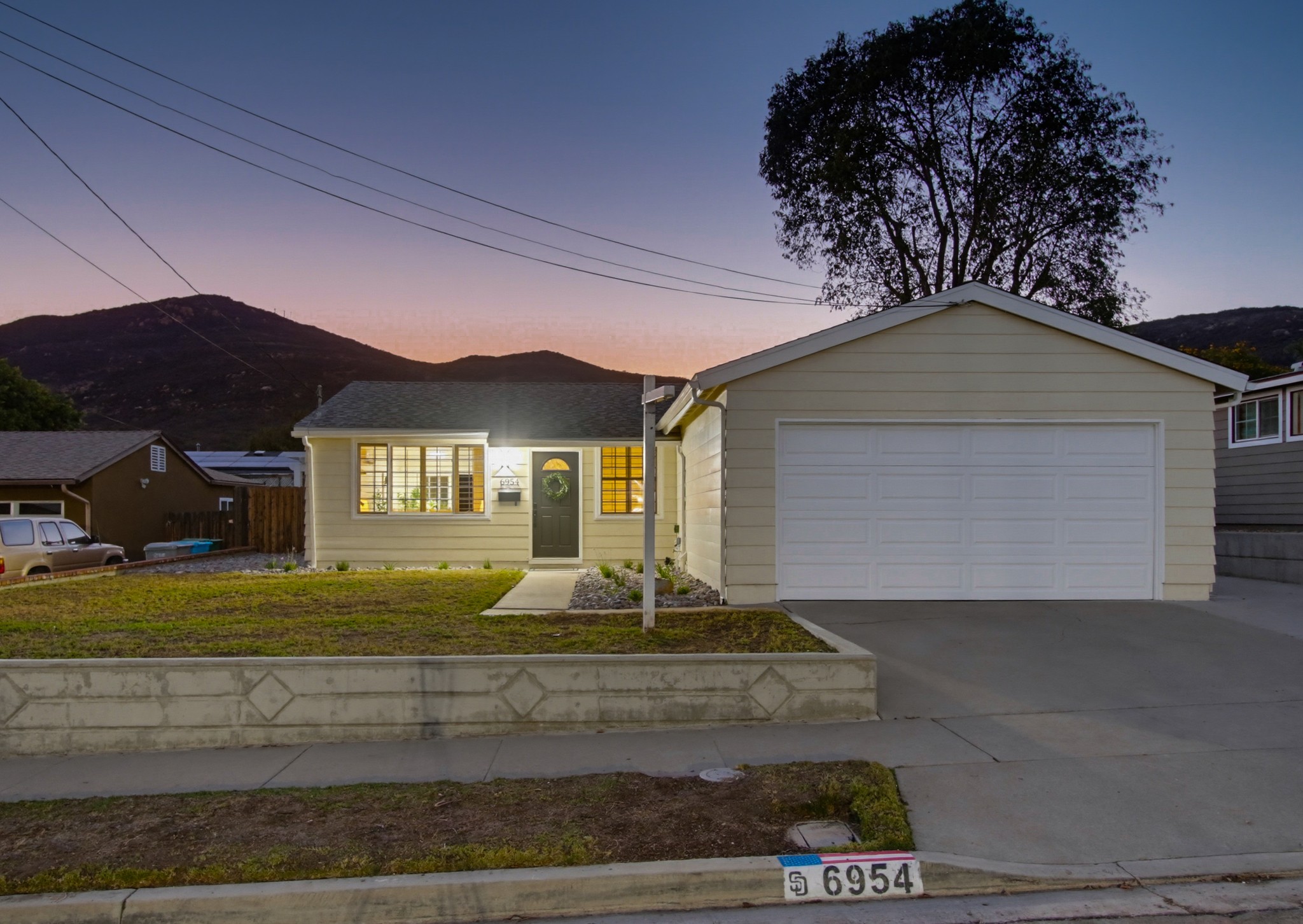 Virtual tour photo 1 of 91 for 6954 Ballinger Ave