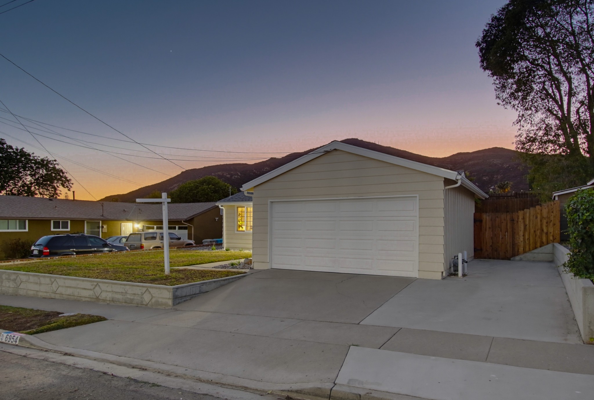 Virtual tour photo 3 of 91 for 6954 Ballinger Ave