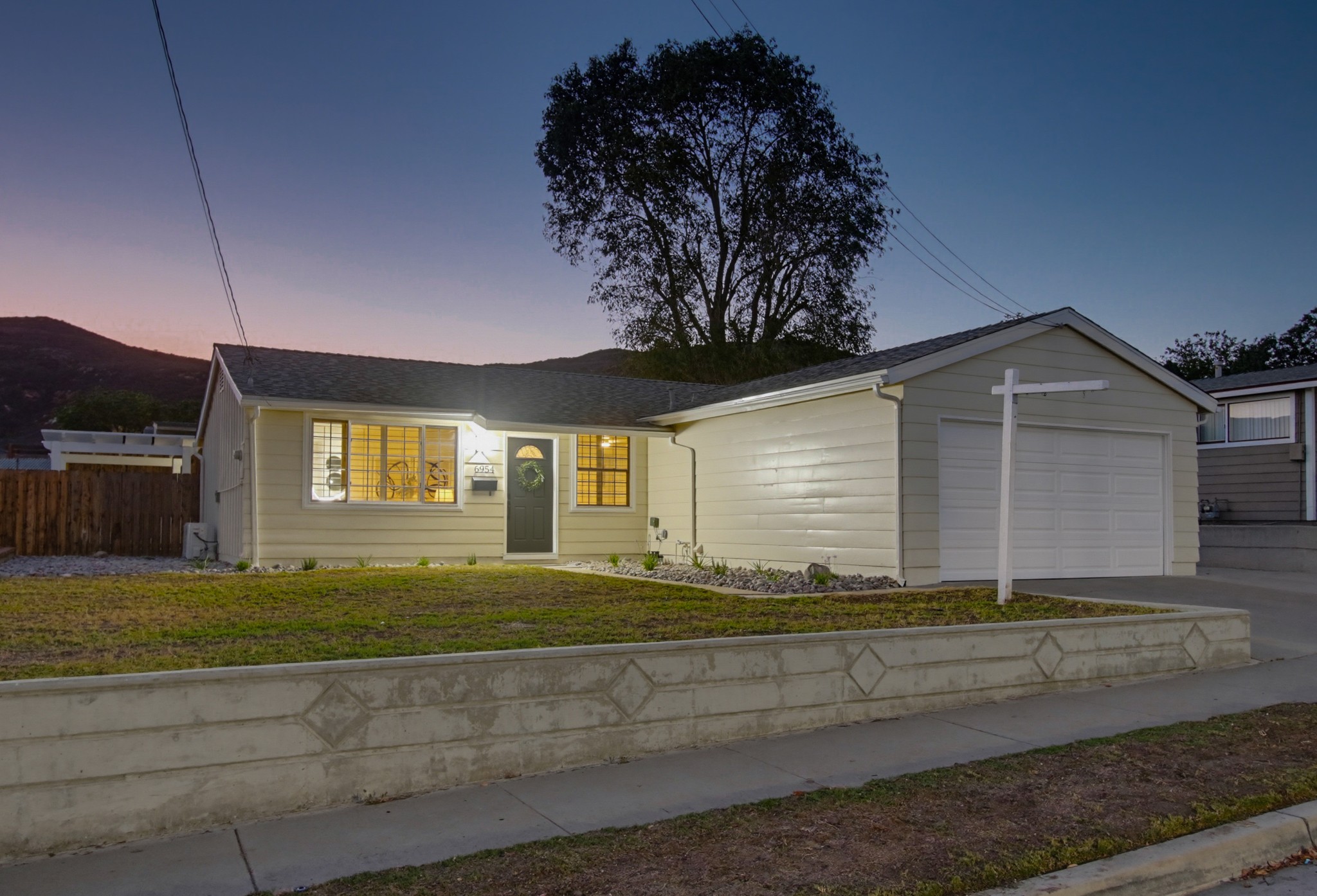 Virtual tour photo 4 of 91 for 6954 Ballinger Ave