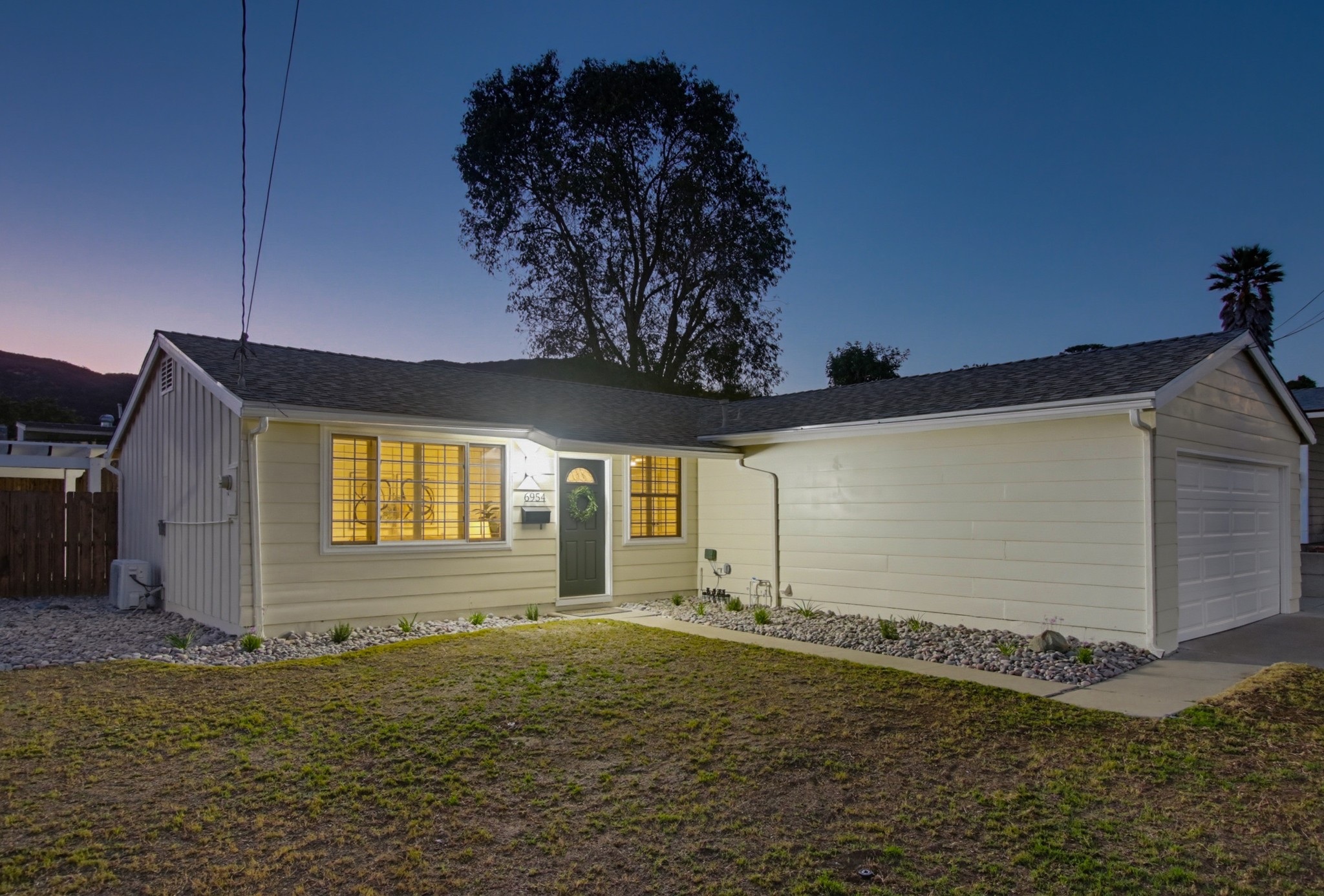 Virtual tour photo 5 of 91 for 6954 Ballinger Ave