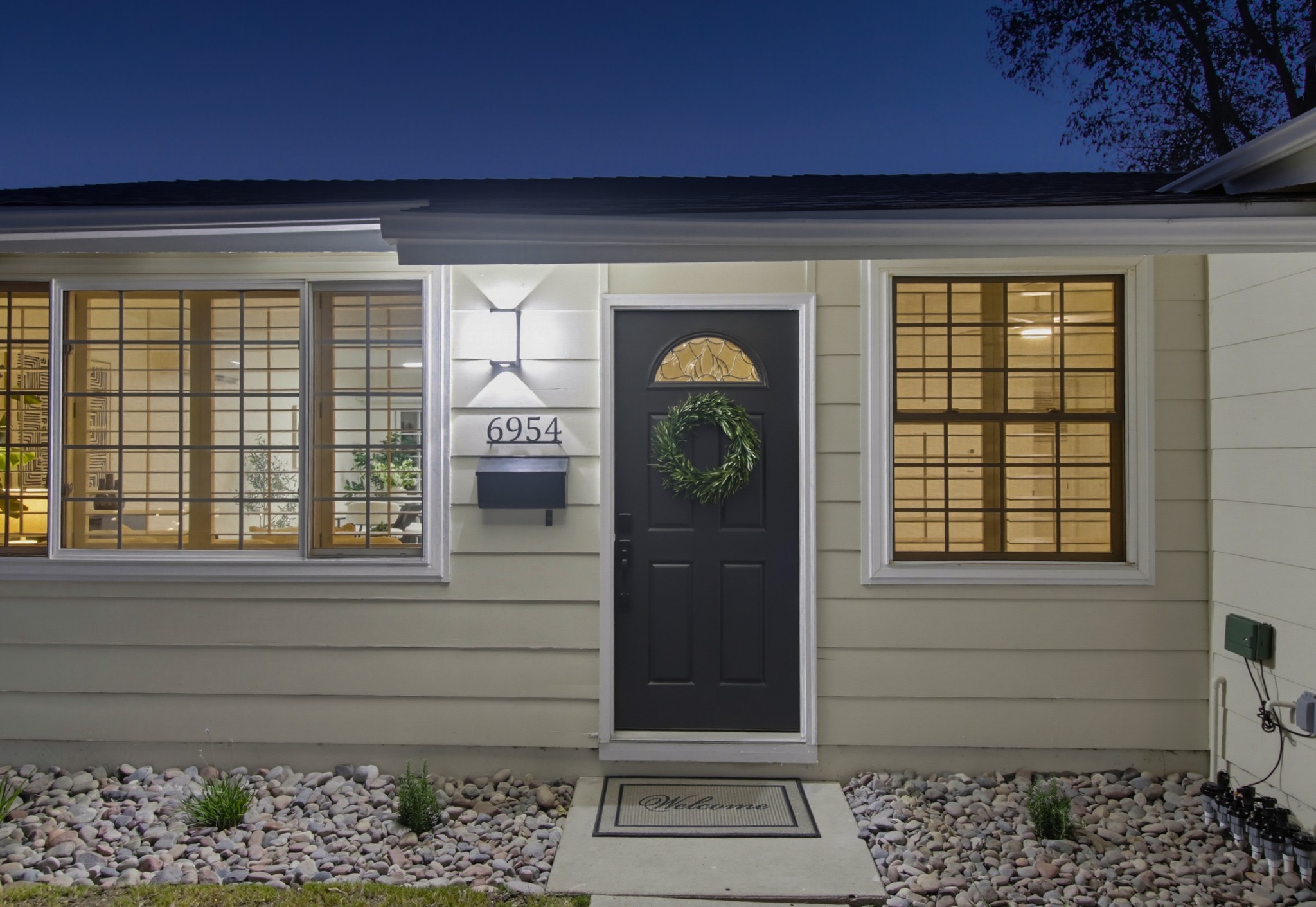 Virtual tour photo 6 of 91 for 6954 Ballinger Ave