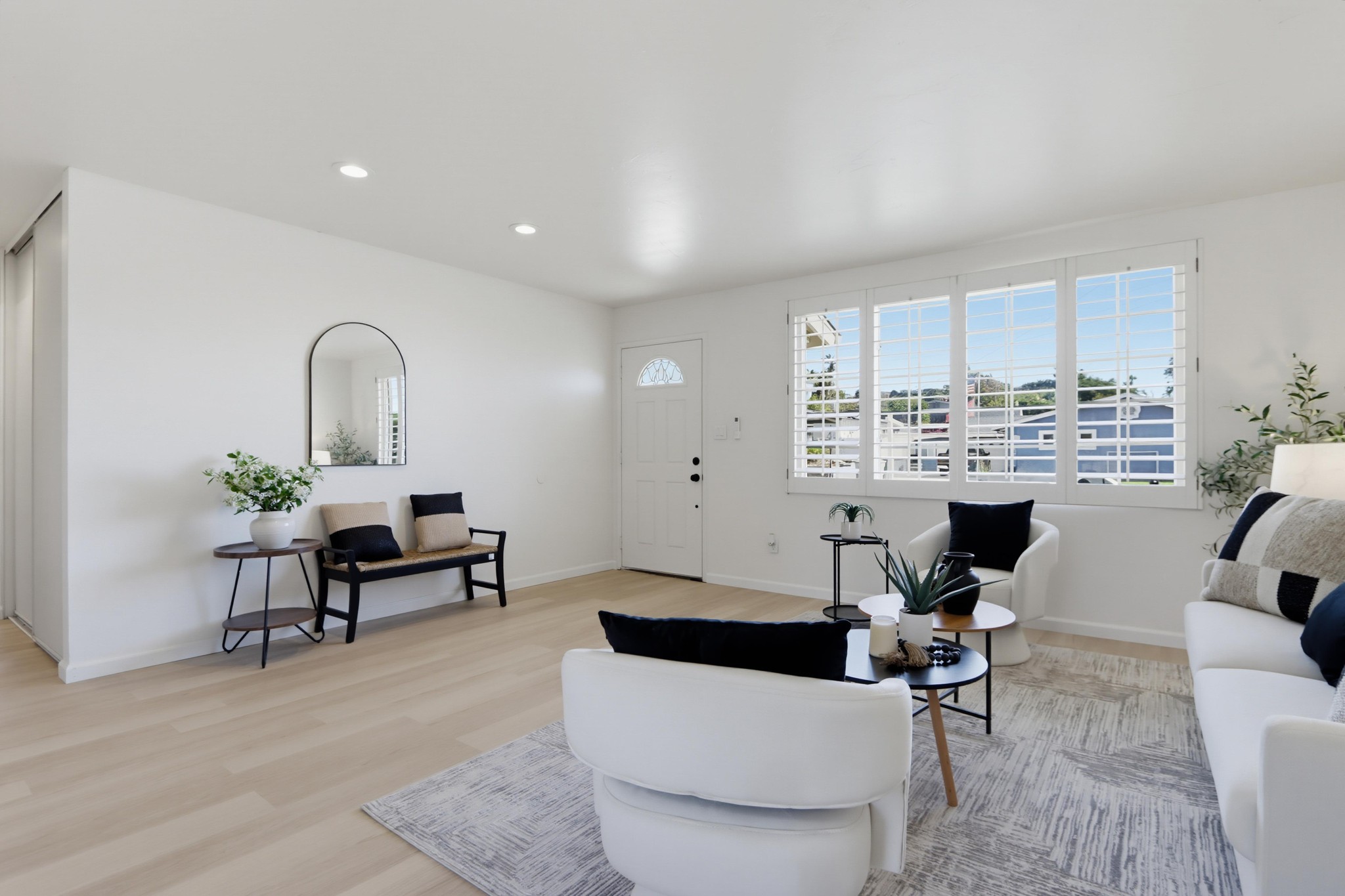 Virtual tour photo 4 of 25 for 6954 Ballinger Ave