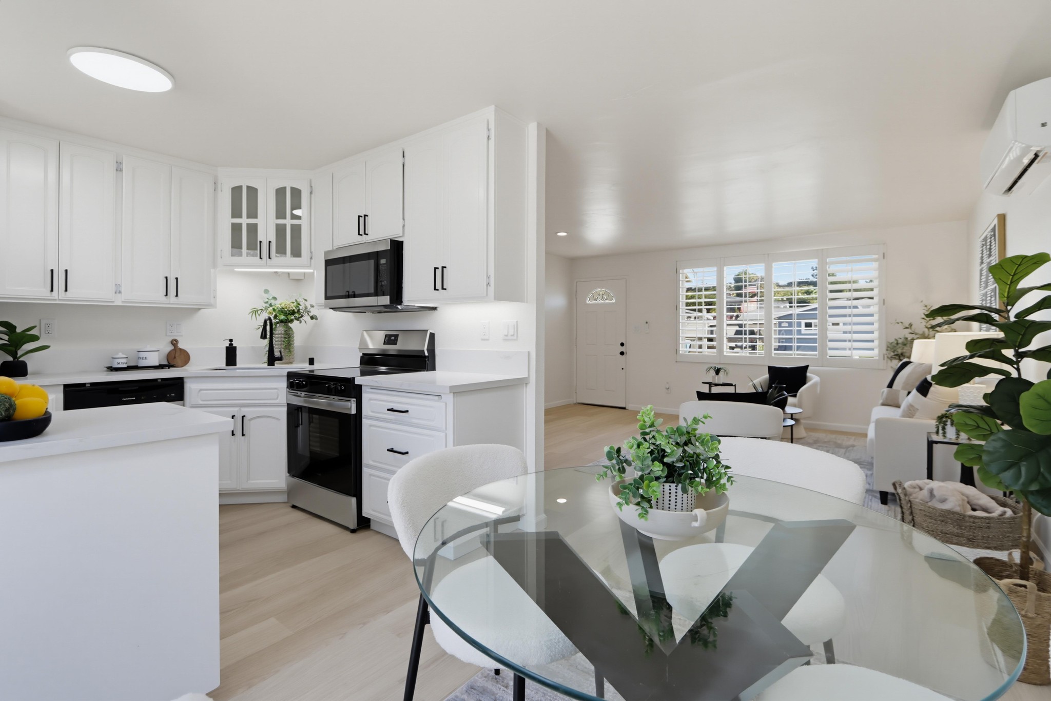 Virtual tour photo 9 of 25 for 6954 Ballinger Ave