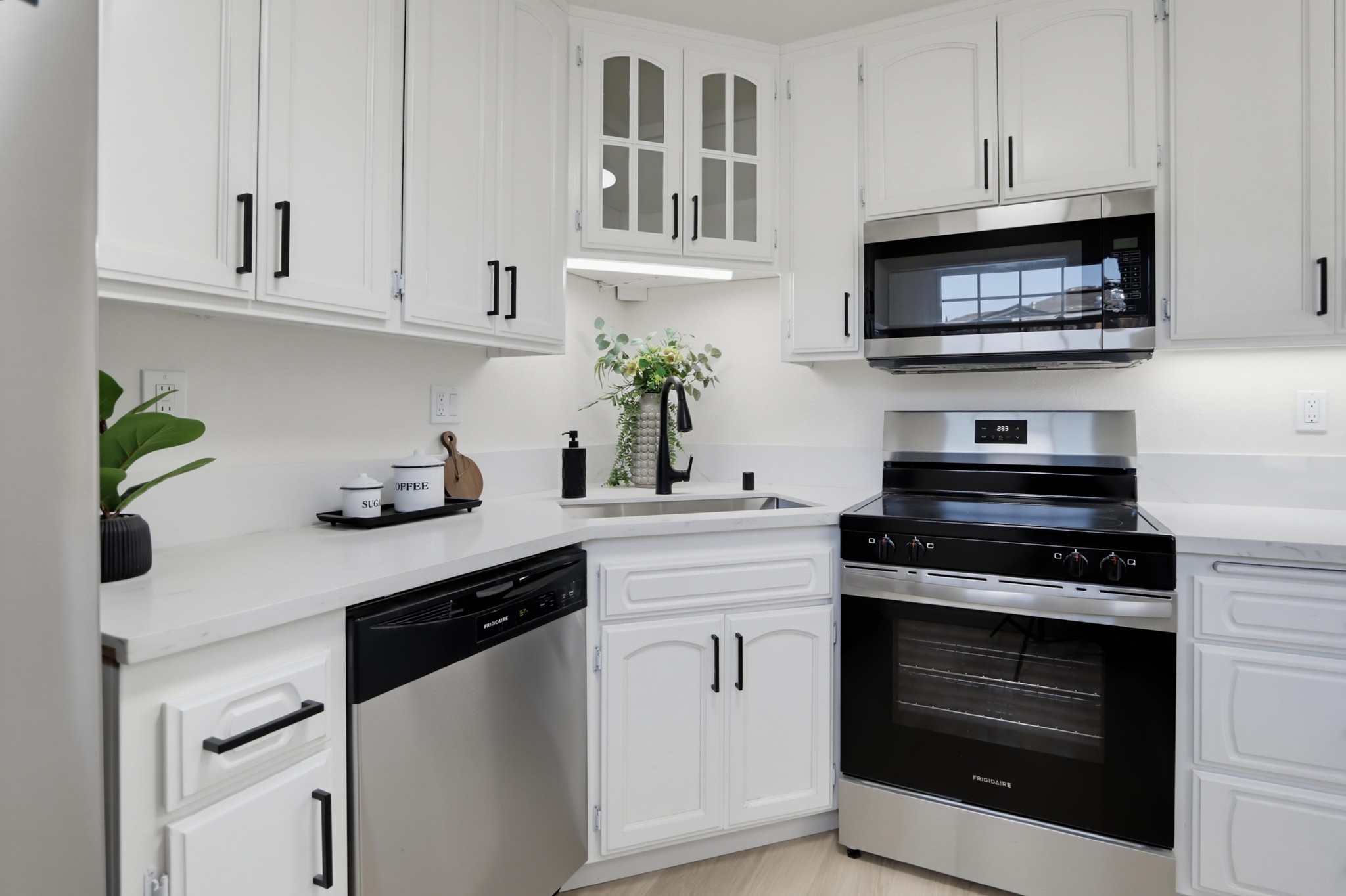 Virtual tour photo 11 of 25 for 6954 Ballinger Ave
