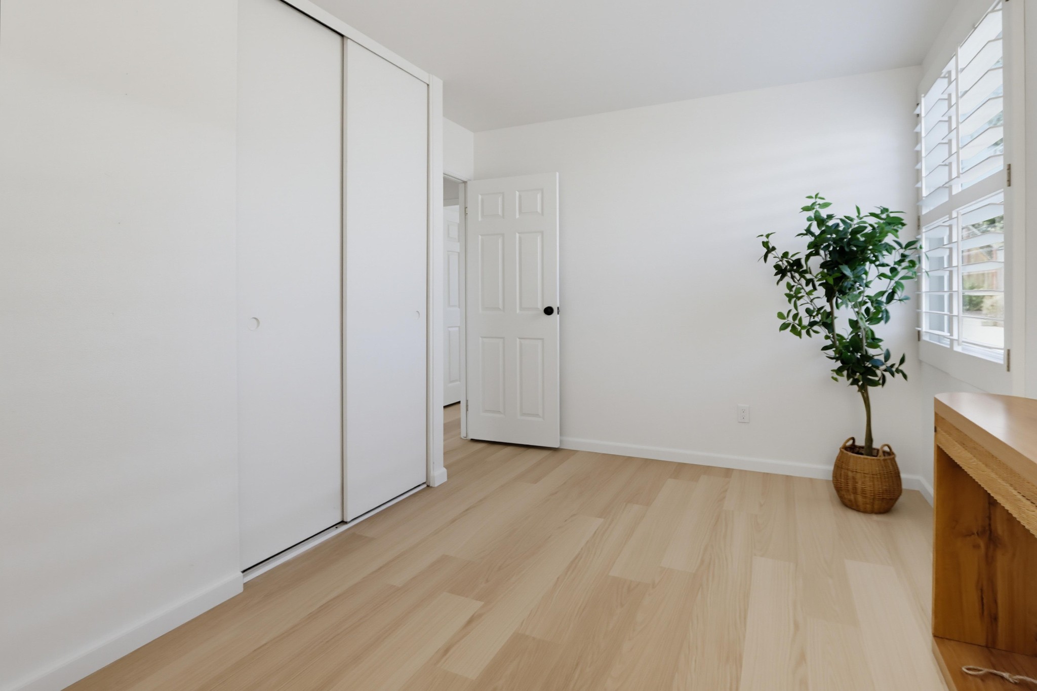 Virtual tour photo 20 of 25 for 6954 Ballinger Ave