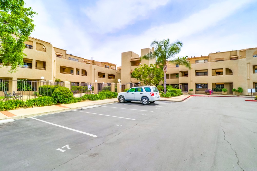 Virtual tour photo 1 of 42 for 6960 Hyde Park Dr UNIT 12