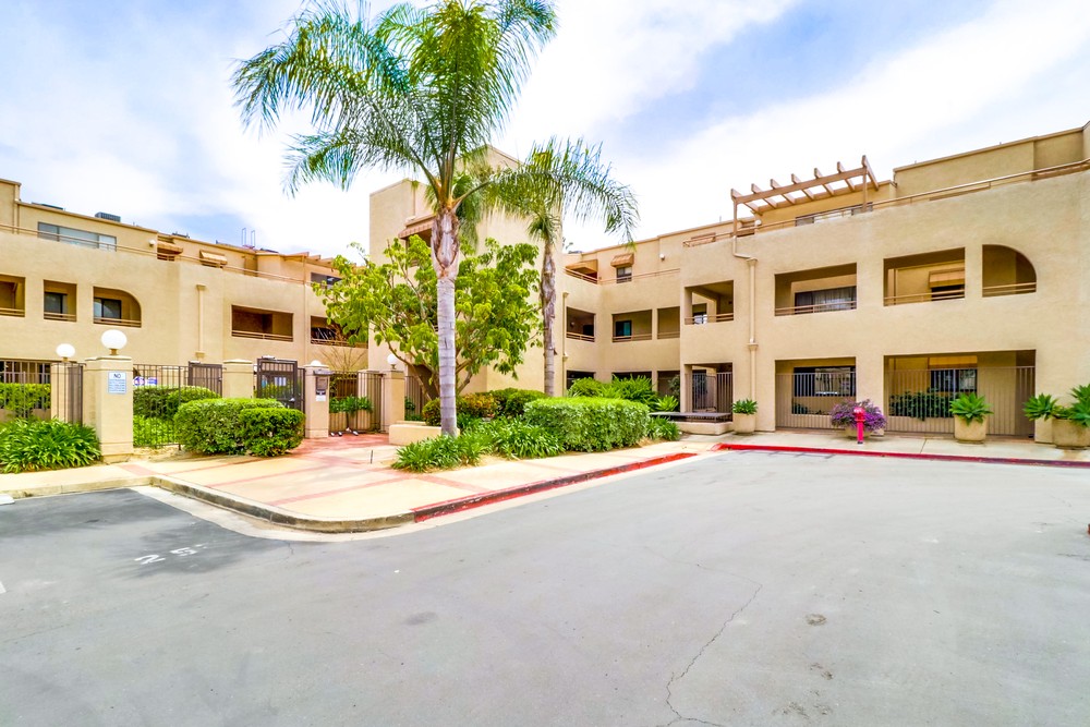 Virtual tour photo 3 of 42 for 6960 Hyde Park Dr UNIT 12