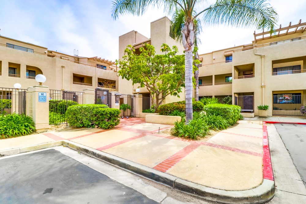 Virtual tour photo 4 of 42 for 6960 Hyde Park Dr UNIT 12