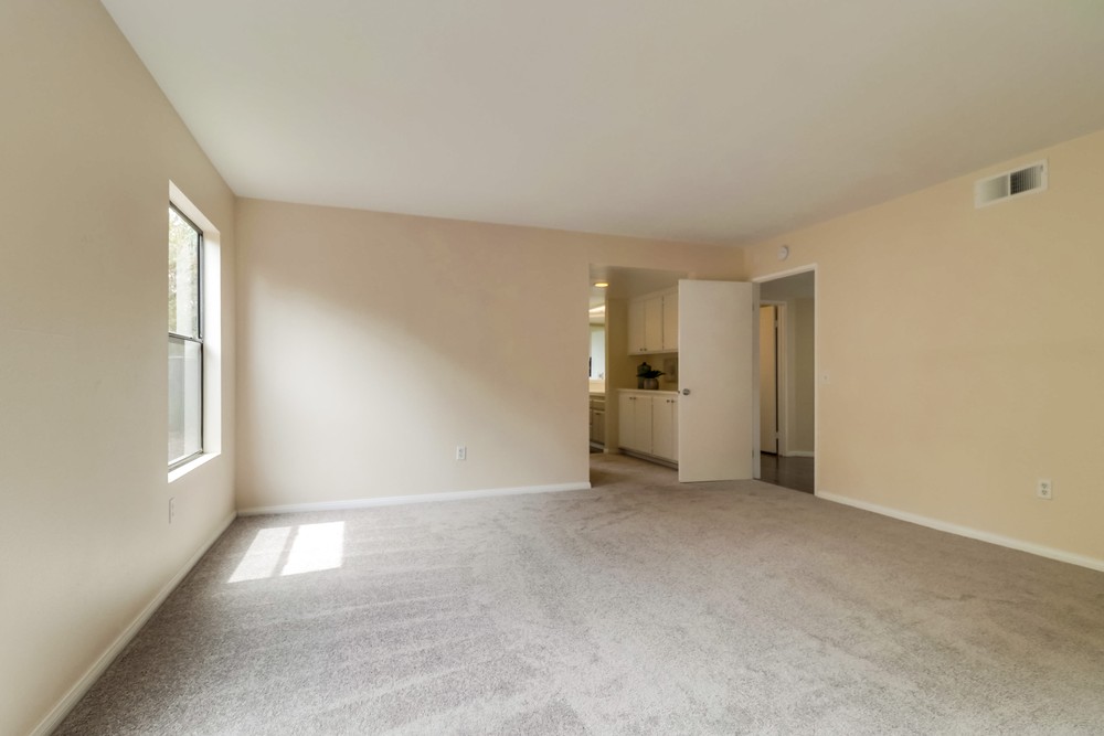 Virtual tour photo 25 of 42 for 6960 Hyde Park Dr UNIT 12
