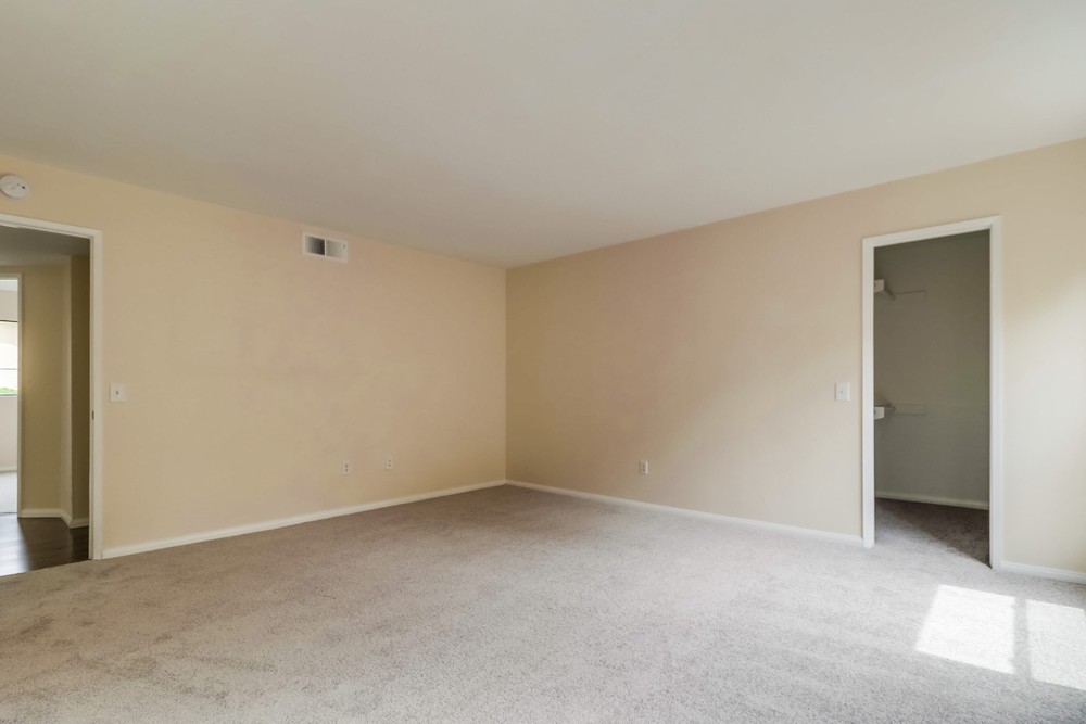 Virtual tour photo 26 of 42 for 6960 Hyde Park Dr UNIT 12