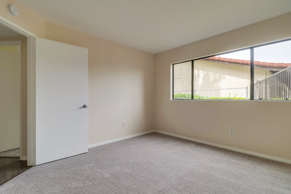Virtual tour photo 32 of 42 for 6960 Hyde Park Dr UNIT 12