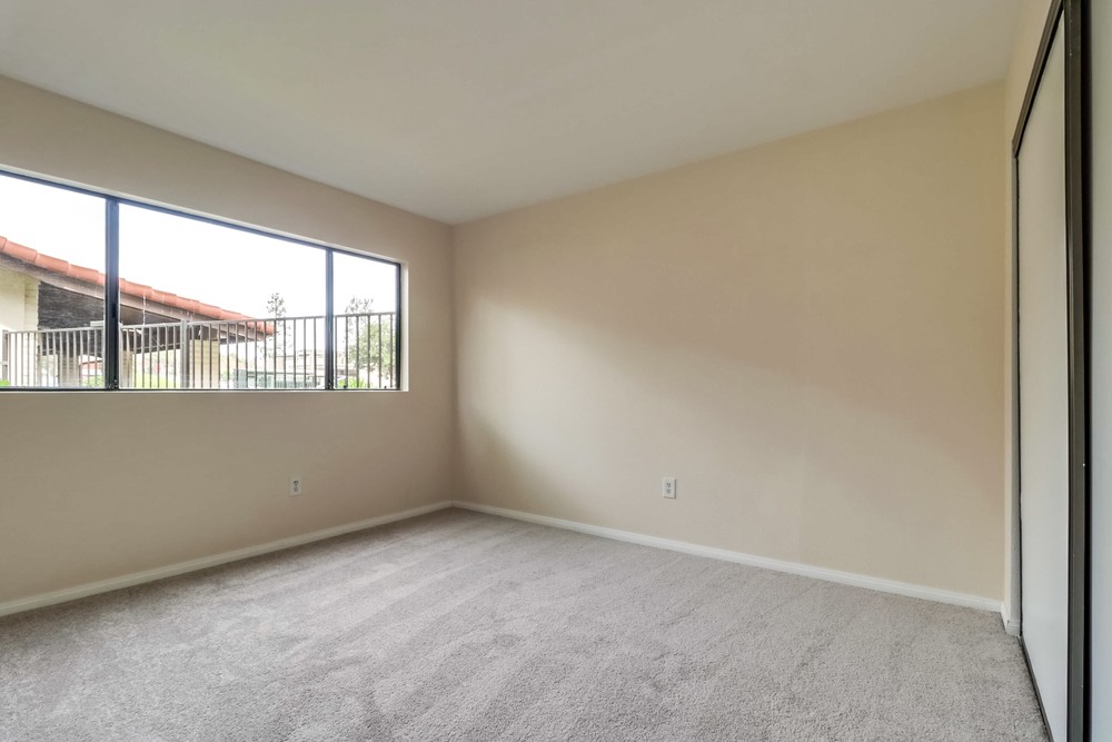 Virtual tour photo 33 of 42 for 6960 Hyde Park Dr UNIT 12