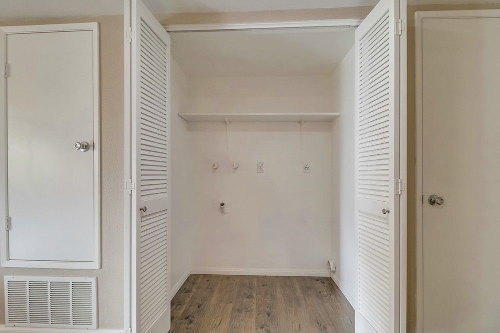 Virtual tour photo 38 of 42 for 6960 Hyde Park Dr UNIT 12