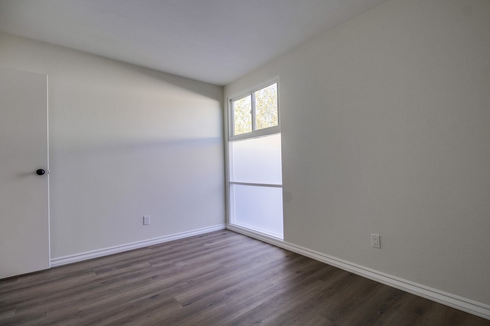 Virtual tour photo 32 of 55 for 6992 Renkrib Ave