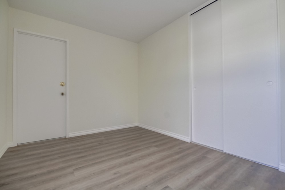 Virtual tour photo 33 of 55 for 6992 Renkrib Ave