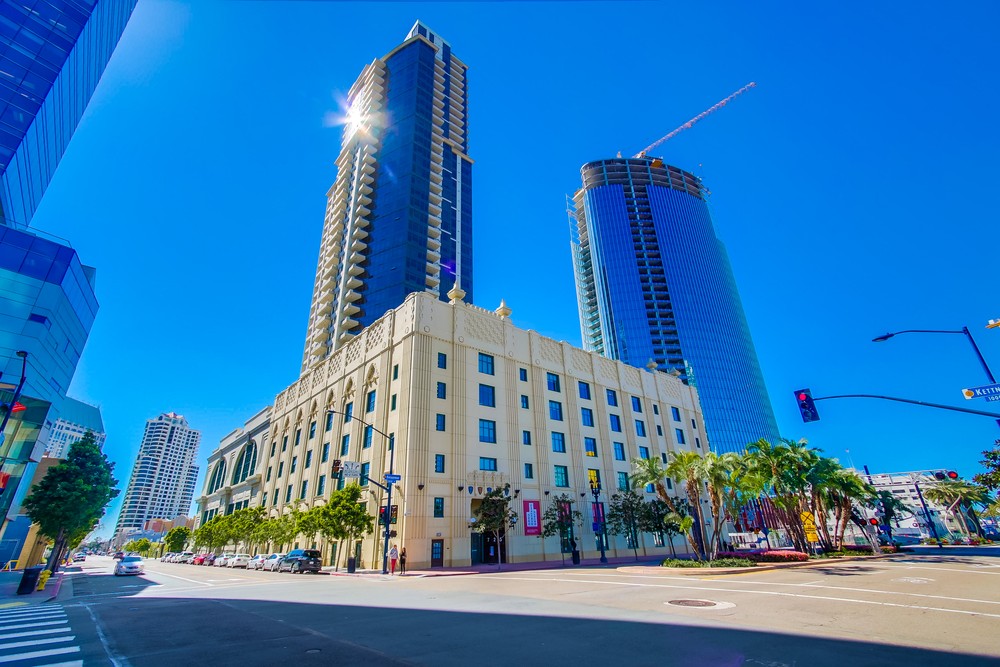 Virtual tour photo 3 of 52 for 700 W E St #101