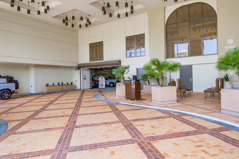 Virtual tour photo 3 of 45 for 700 W E St