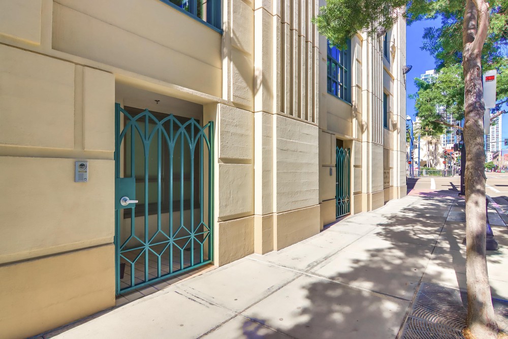 Virtual tour photo 5 of 38 for 700 W E St