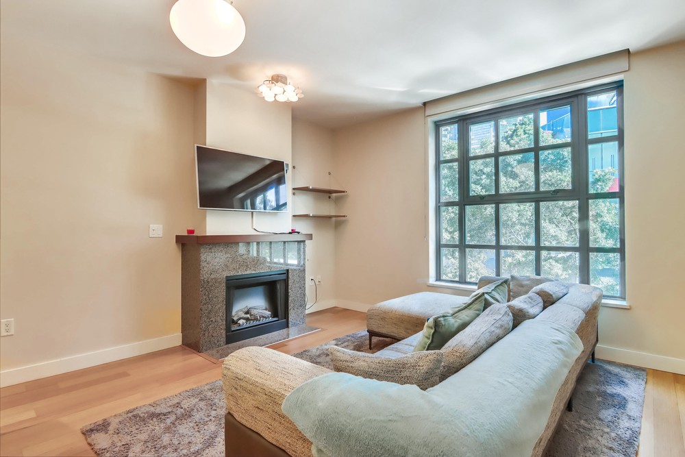 Virtual tour photo 9 of 38 for 700 W E St