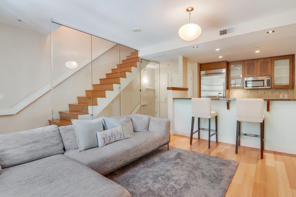 Virtual tour photo 13 of 38 for 700 W E St