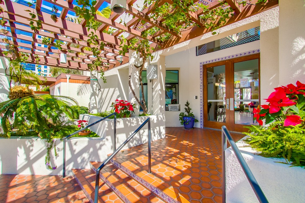 Virtual tour photo 52 of 68 for 701 Kettner Blvd #18