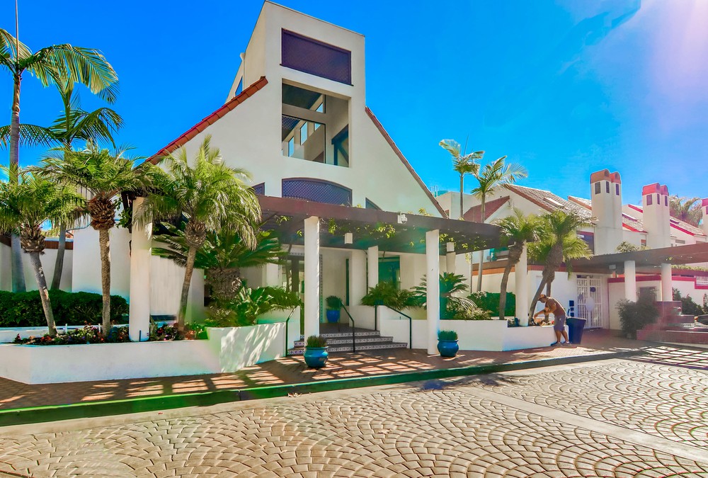 Virtual tour photo 4 of 53 for 701 Kettner Blvd UNIT 12