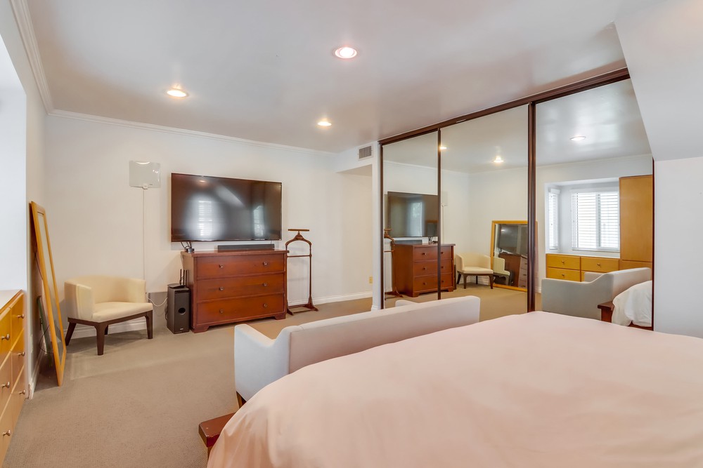 Virtual tour photo 40 of 53 for 701 Kettner Blvd UNIT 128