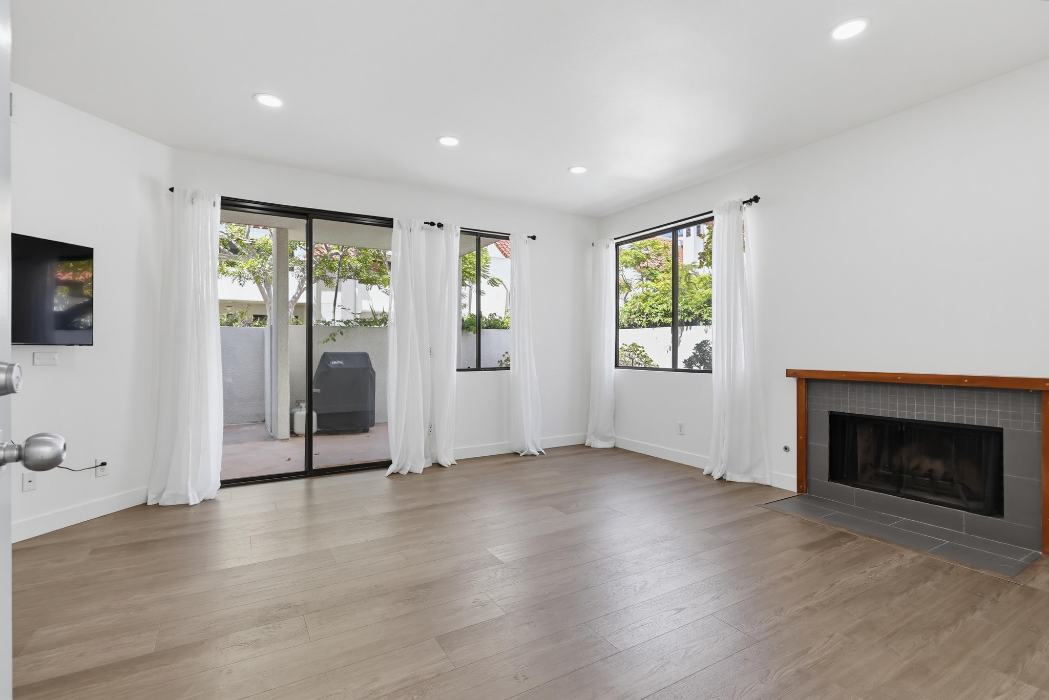 Virtual tour photo 8 of 40 for 701 Kettner Blvd Unit 151