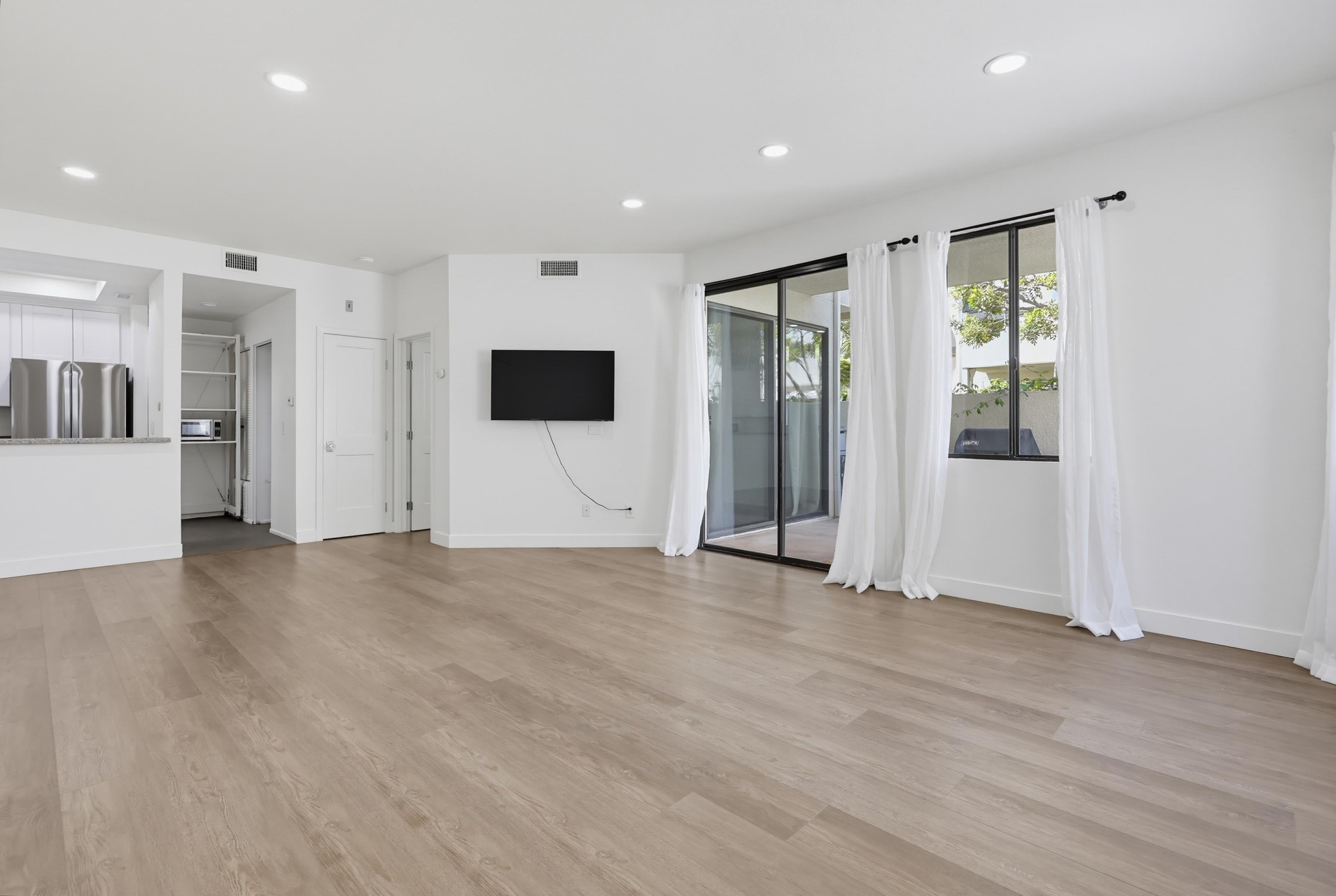 Virtual tour photo 9 of 40 for 701 Kettner Blvd Unit 151
