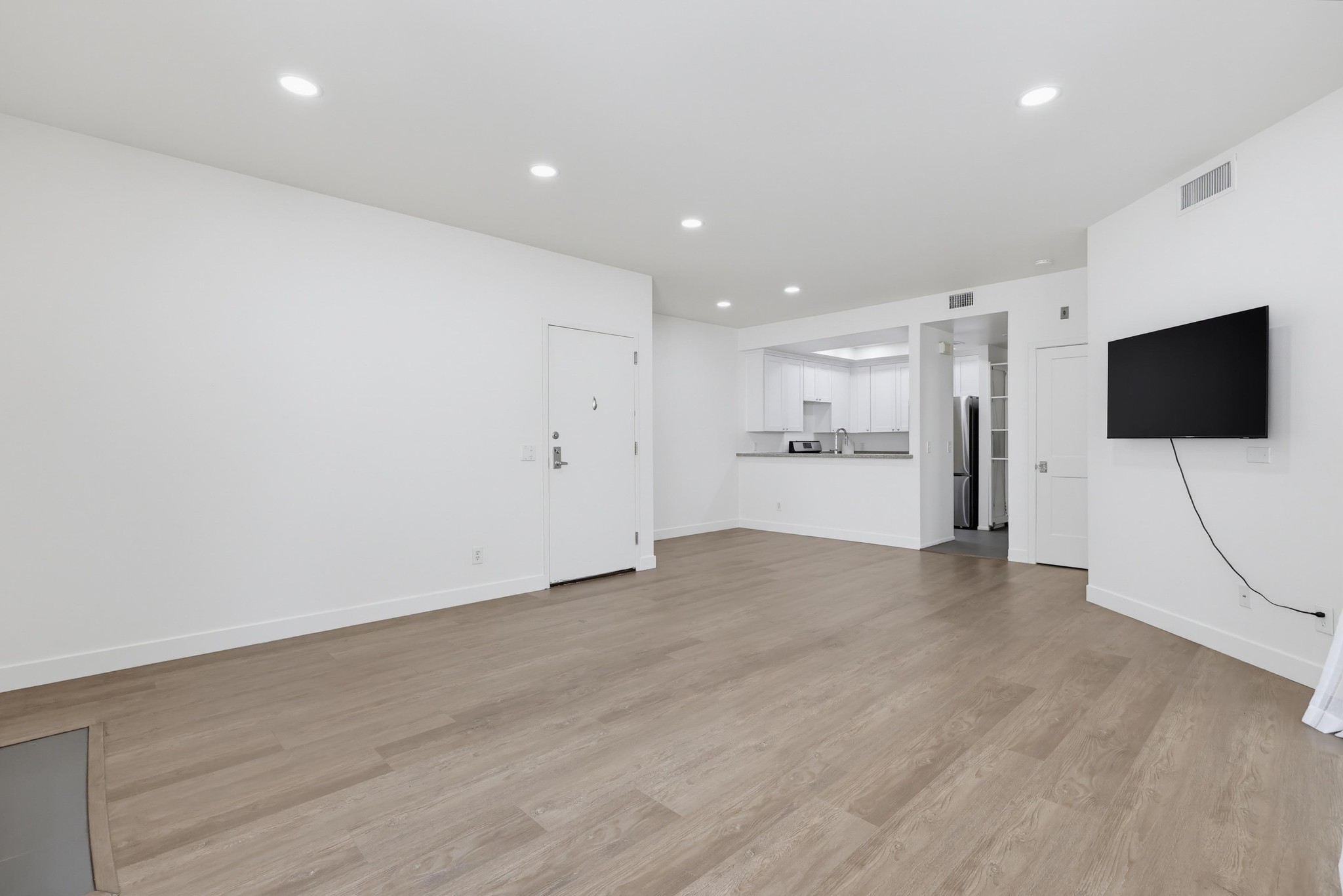 Virtual tour photo 10 of 40 for 701 Kettner Blvd Unit 151