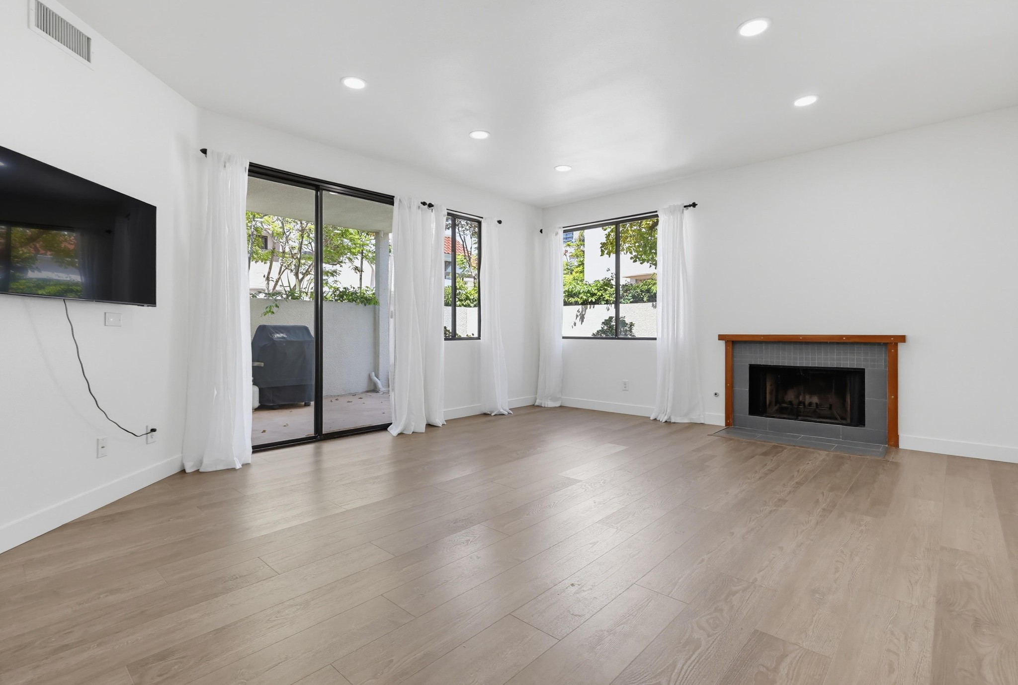 Virtual tour photo 11 of 40 for 701 Kettner Blvd Unit 151